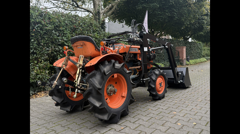 Aanbieding Kubota B7001 met voorlader